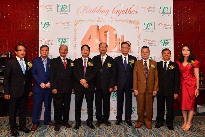 Các lãnh đạo Vietcombank qua các thời kỳ trong Lễ kỷ niệm 40 năm hoạt động của Công ty tài chính Việt Nam tại Hồng Kông