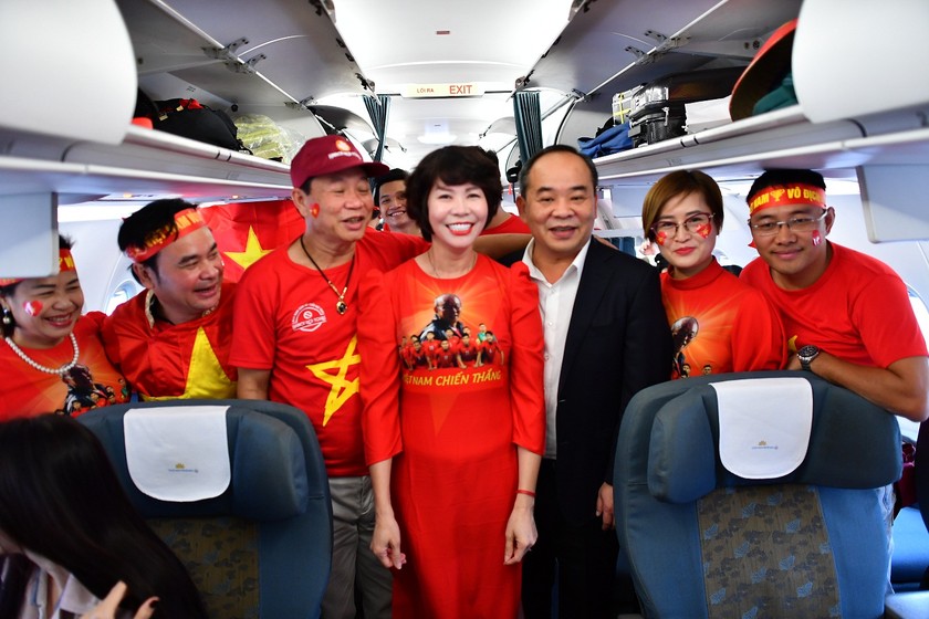 Tân chủ tịch Liên đoàn bóng đá Việt Nam đã cùng cổ động viên sang Malaysia cổ vũ cho đội tuyển Việt Nam