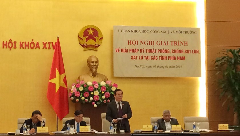 Phó Chủ tịch Quốc hội Phùng Quang Hiển chủ trì Hội nghị giải trình giải pháp kỹ thuật phòng chống sụt lún, sạt lở