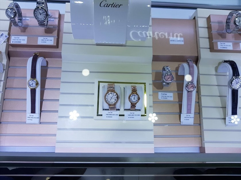 Nhiều đồng hồ giả thương hiệu lớn được bán với giá vài trăm triệu đồng/chiếc