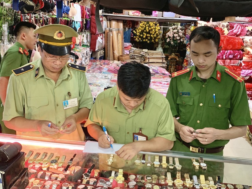Kiểm tra và thu giữ đồng hồ giả ở Nha Trang (Khánh Hòa) mở màn cho cao điểm kiểm tra trên toàn quốc