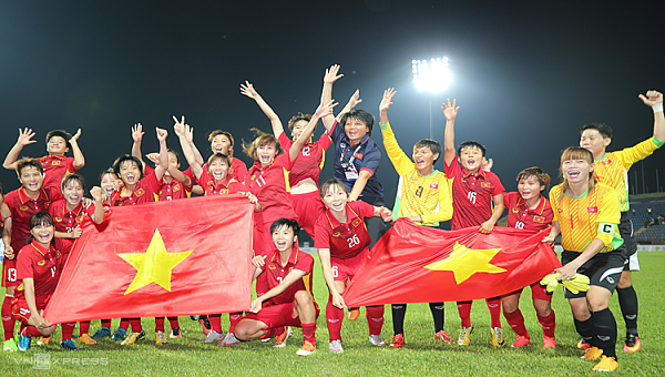 Đội tuyển nữ Việt Nam nhận được 500 triệu đồng tiền thưởng từ Vietcombank