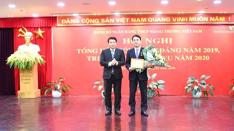 Bí thư Đảng ủy Vietcombank nhận Kỷ niệm chương "Vì sự nghiệp kiểm tra của Đảng"