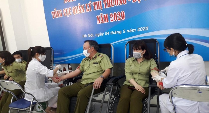 Tổng cục trưởng Tổng cục QLTT Trần Hữu Linh tham gia ngày hội hiến máu 
