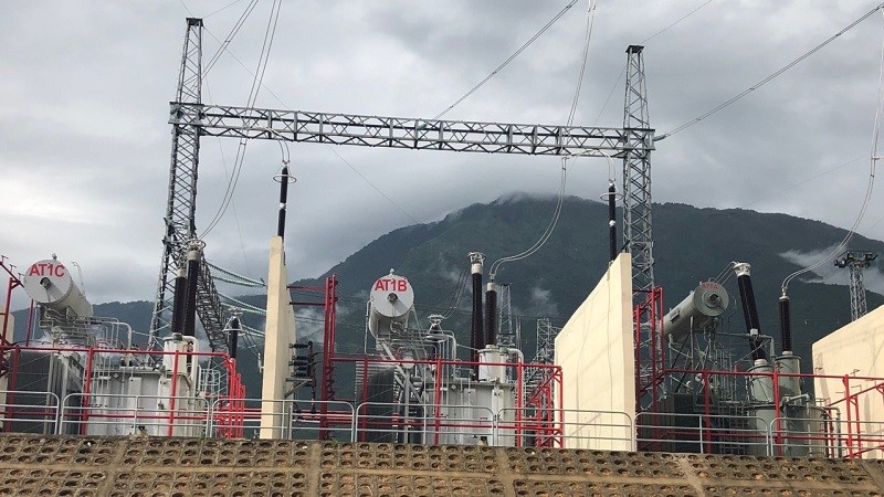 Máy biến áp tại trạm biến áp 500 kV Lai Châu vừa được đưa vào sử dụng
