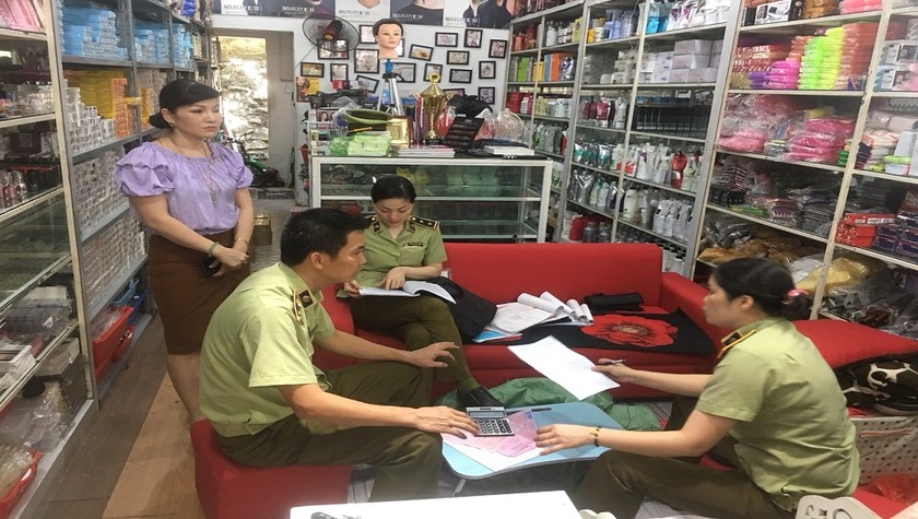 Lực lượng QLTT kiểm tra các tụ điểm nóng ở Quảng Ninh