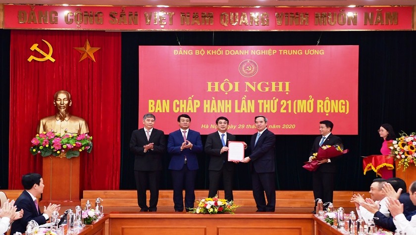Chủ tịch Hội đồng quản trị Vietcombank nhận Quyết định chuẩn y chức danh Ủy viên Ban Thường vụ Đảng ủy Khối DNTW.
