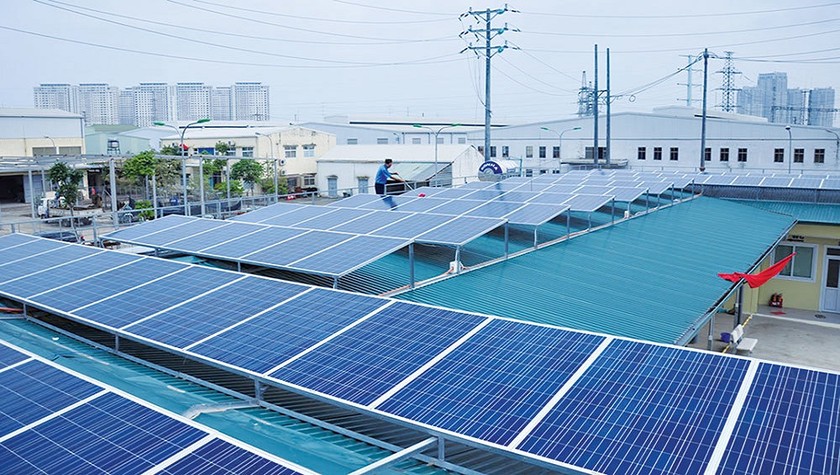 Lượng đăng ký lắp đặt điện mặt trời mái nhà ở Hà Nội tăng nhanh.