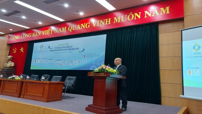Ông Vũ Bá Phú báo cáo về chương trình THQG năm 2020.