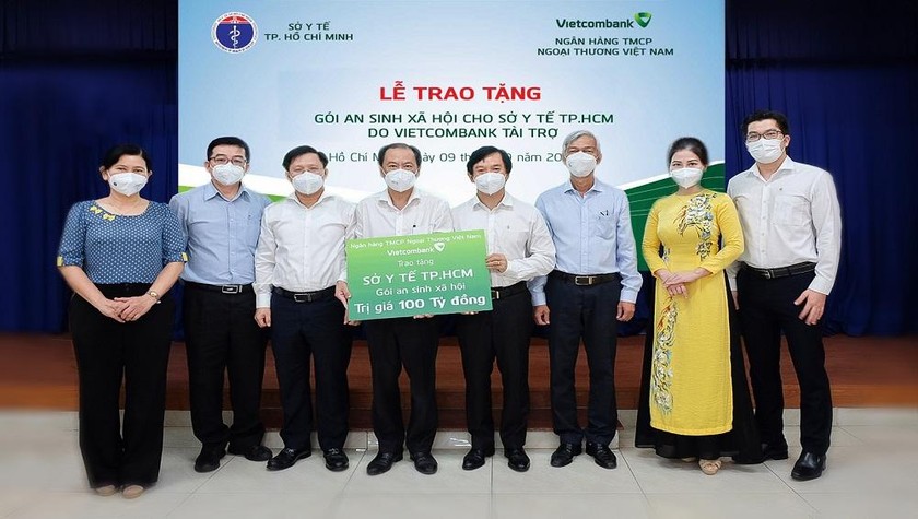 Vietcombank tiếp tục ủng hộ TP Hồ Chí Minh chống dịch.