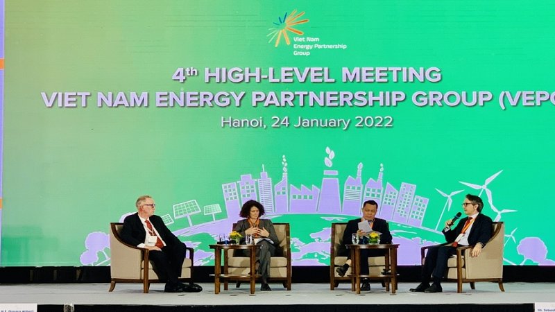 Các đại biểu thảo luận tại Hội nghị cấp cao lần thứ 4 Nhóm Đối tác Năng lượng Việt Nam