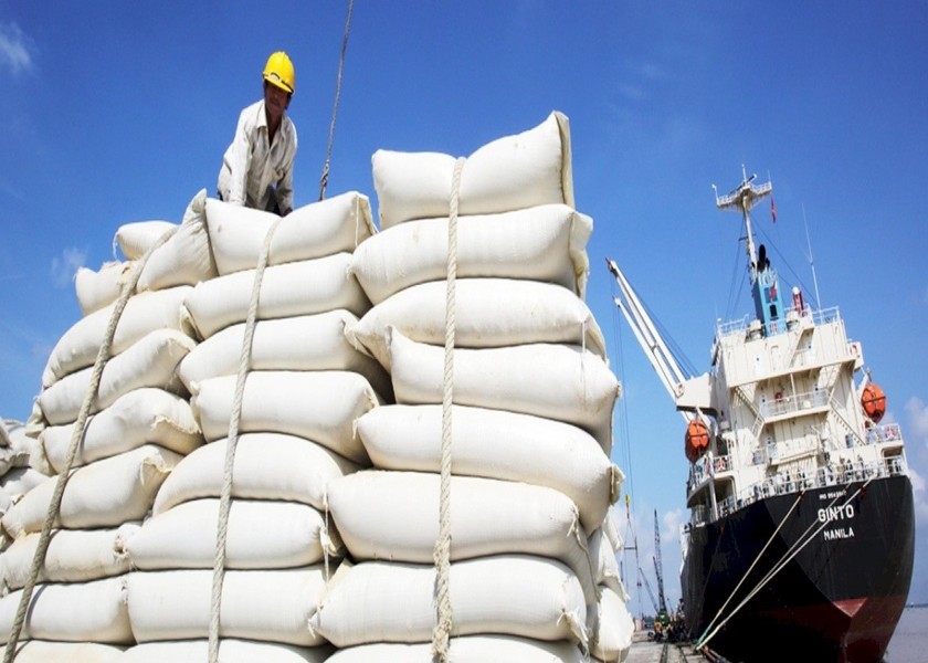 Bộ Công Thương yêu cầu tăng cường kiểm soát thị trường gạo trong nước 