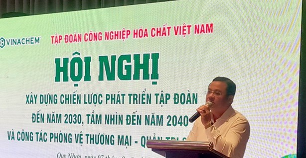 Tổng giám đốc Vinachem Phùng Quang Hiệp phát biểu tại hội nghị.