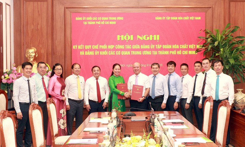 Ký quy chế phối hợp giữa đảng ủy Vinachem với Đảng ủy Khối các cơ quan trung ương tại TP Hồ Chí Minh