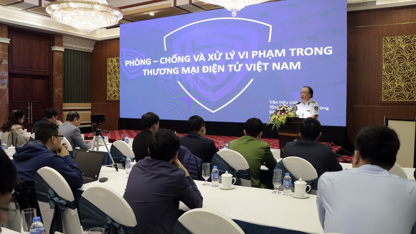 Ông Trần Hữu Linh phát biểu tại hội thảo.