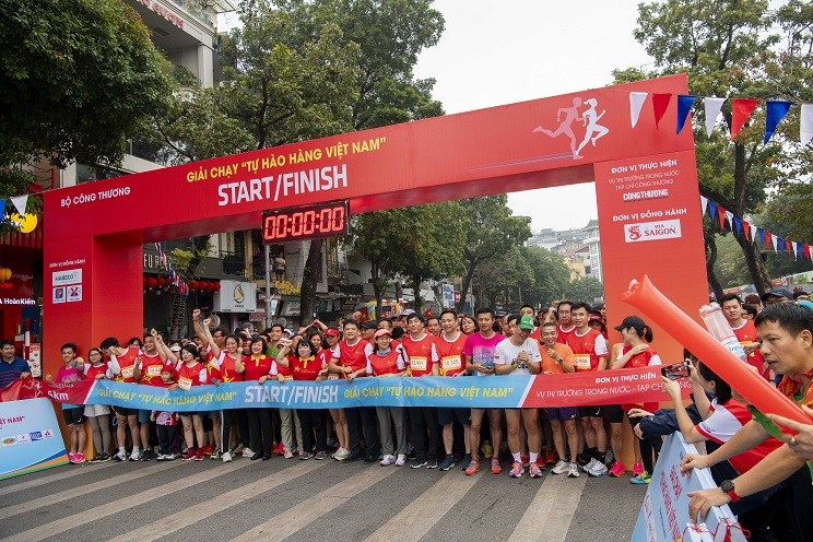 Hơn 1.000 người tham gia giải chạy "Tự hào hàng Việt Nam"