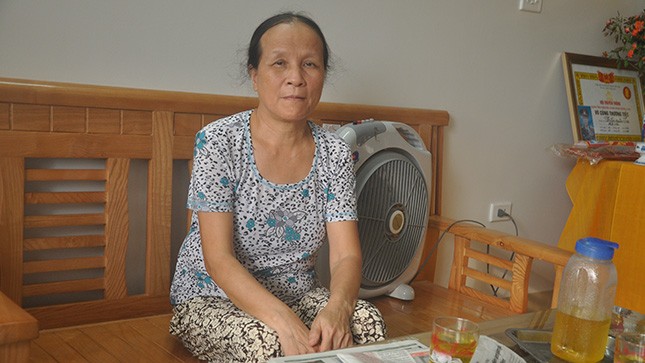 Vợ ông Trần Xuân Sơn bị mất, bà Trần Thị Ngượi trao đổi với phóng viên.