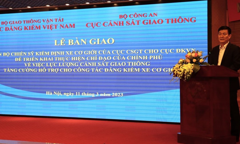 Cục Đăng kiểm Việt Nam tiếp nhận 50 cán bộ, chiến sỹ hỗ trợ kiểm định xe cơ giới