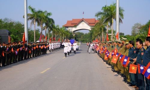 Nghi lễ đưa 9 liệt sĩ về đất mẹ. Ảnh: Quangtri.gov.vn