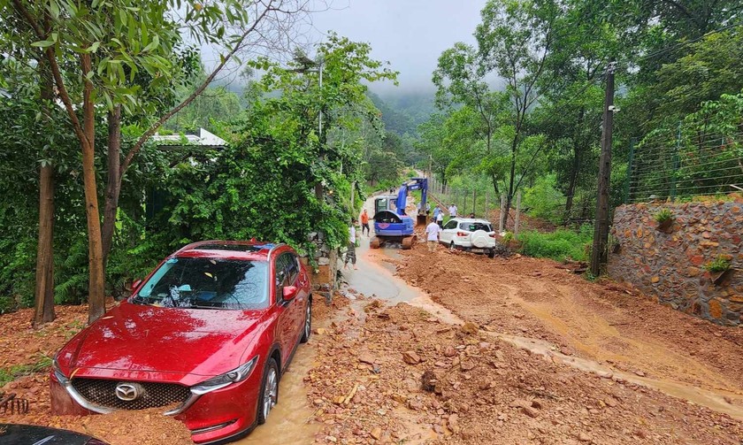 Sau vụ 'đất sạt vùi bánh ô tô', Sóc Sơn 'siết' xử lý vi phạm trật tự xây dựng phạm vi rừng phòng hộ