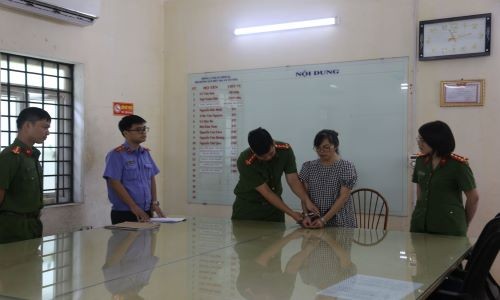 Đối tượng Nguyễn Thị Uyên bị cơ quan chức năng bắt giữ. (Ảnh: CA Bắc Ninh)