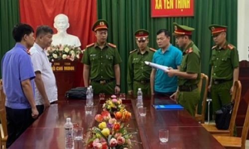 Cơ quan Cảnh sát điều tra Công an huyện Hữu Lũng thi hành Lệnh bắt bị can để tạm giam đối với Vy Hồng Phong
