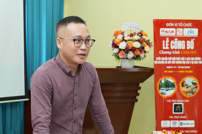 Nhà báo Trần Ngọc Hà – Phó Tổng biên tập Báo Pháp Luật Việt Nam, Trưởng Ban tổ chức phát biểu.