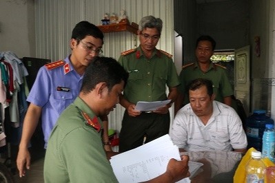 Cơ quan An ninh điều tra - Công an tỉnh Trà Vinh làm việc với đối tượng Nguyễn Minh Hiếu.