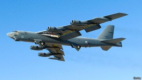 Mỹ thách thức vùng phòng không TQ bằng B-52