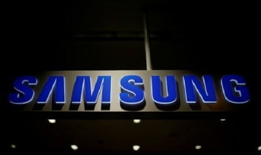 Logo của Samsung ở trụ sở hãng. Ảnh: Reuters