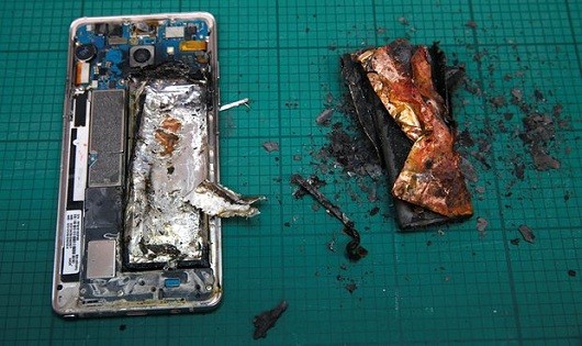 Một chiếc Note 7 bị cháy nổ. 