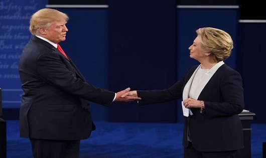 Những khoảnh khắc ấn tượng trong cuộc tranh luận lần 2 giữa Trump-Clinton