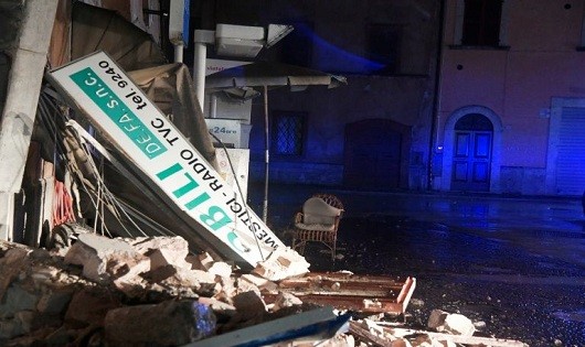 Một ngôi nhà bị sập do động đất. Ảnh: AFP