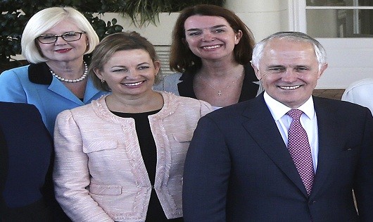 Bà Ley (hàng trước, bên trái) và Thủ tướng Malcom Turnbull.