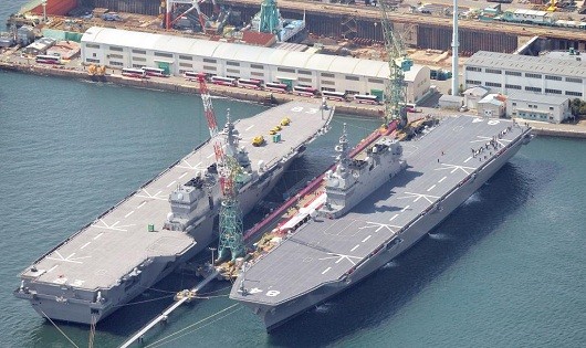 Tàu chở trực thăng Izumo tại Yokohama, Nhật Bản.