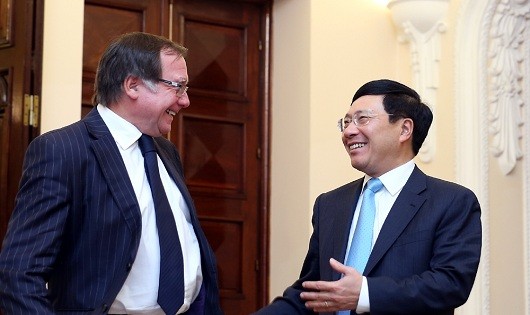Bộ trưởng Ngoại giao New Zealand Murray McCully và Phó Thủ tướng, Bộ trưởng Ngoại giao Việt Nam Phạm Bình Minh. Ảnh: VGP