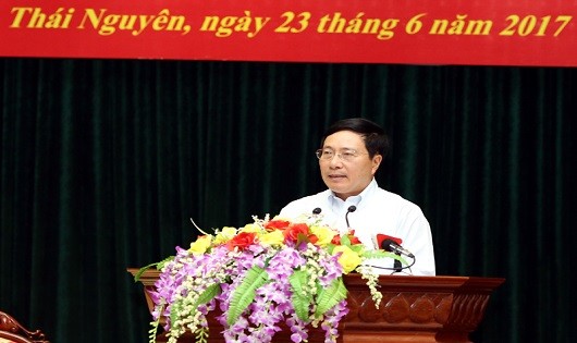 Phó Thủ tướng Phạm Bình Minh tại buổi tiếp xúc cử tri.