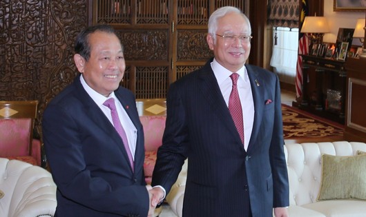 Phó Thủ tướng Trương Hòa Bình  chào xã giao Thủ tướng Malaysia.