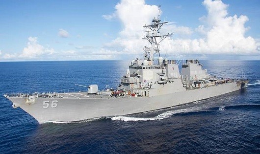 Tàu khu trục tên lửa dẫn đường USS John S McCain trong một bức hình lưu trữ.