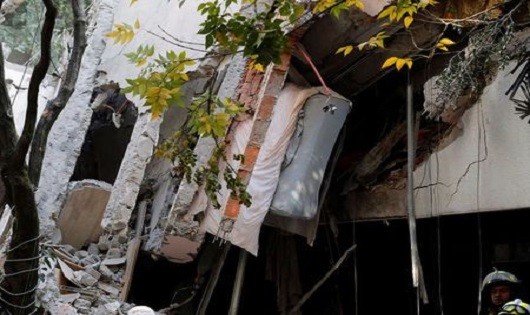 Nhà cửa tang hoang sau động đất ở Mexico.