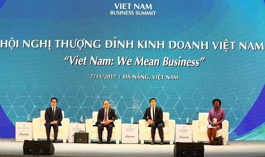 Thủ tướng Nguyễn Xuân Phúc dự Hội nghị thượng đỉnh kinh doanh Việt Nam ngày 7/11. 
