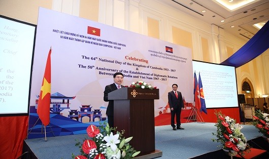 Phó Thủ tướng, Bộ trưởng Ngoại giao Phạm Bình Minh phát biểu tại tiệc chiêu đãi. Ảnh: BNG