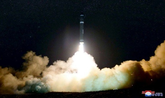 Hình ảnh từ vụ thử tên lửa mới nhất của Triều Tiên.