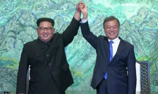 Nhà lãnh đạo Triều Tiên Kim Jong-un và Tổng thống Hàn Quốc Moon Jae-in.
