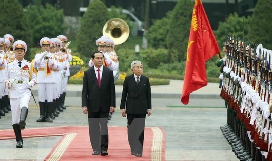 Chủ tịch nước Trần Đại Quang chủ trì lễ đón chính thức Nhà vua Nhật Bản Akihito thăm Việt Nam hồi tháng 3/2017. (Ảnh: TTXVN)