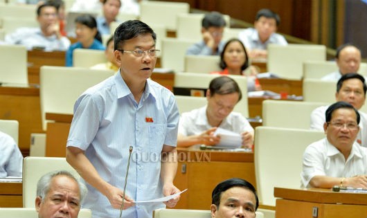 Bộ trưởng Bộ Tư pháp Lê Thành Long giải trình tại phiên thảo luận.