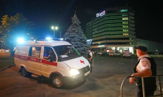 Xe cứu thương đã được huy động tới Khách sạn Topos Congress ở Rostov-on-Don trong quá trình sơ tán.