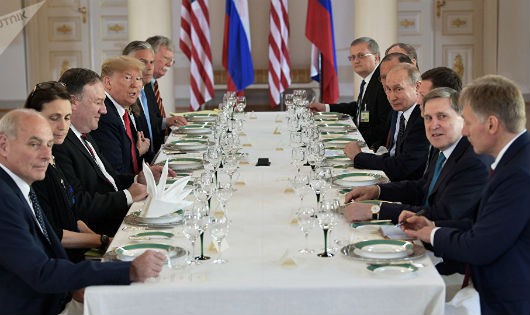 Phái đoàn Nga, Mỹ tại  hội nghị thượng đỉnh mở rộng.