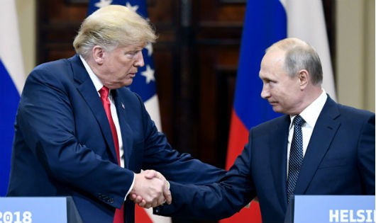Ông Trump và ông Putin tại họp báo.