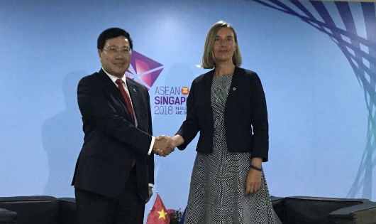 Phó Thủ tướng, Bộ trưởng Ngoại giao Phạm Bình Minh gặp Đại diện cấp cao phụ trách đối ngoại và an ninh của EU Federica Mogherini.